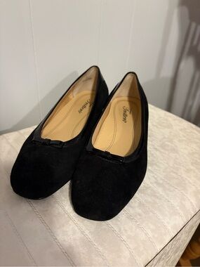 Trotters Black Suede Ballet Flats with Bow